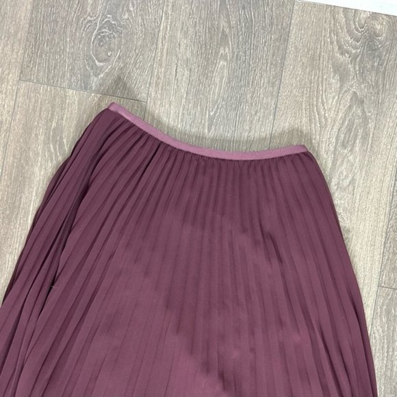 Aritzia Babaton Jude Skirt High Waisted Pleated Midi Burgundy Size Small - Picture 6 of 14